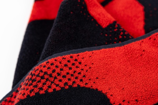 andro-Handtuch-NUZN-M-schwarz-rot-05-detail-630-021-070-2000x2000px