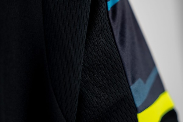 andro-Shirt-Sangai-schwarz-gelb-06-detail-300-021-263-2000x2000px