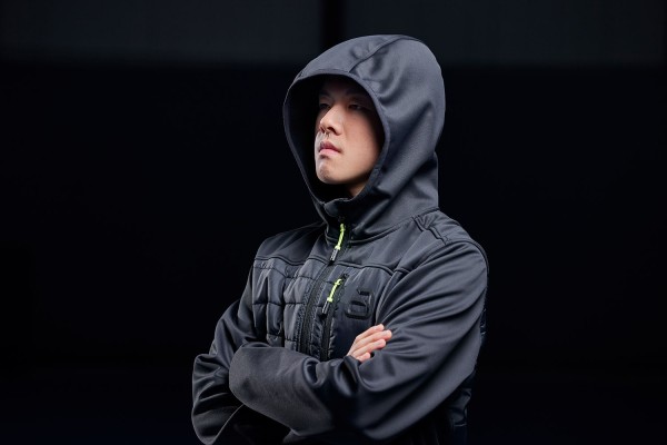 andro-action-Adkins-schwarz-01