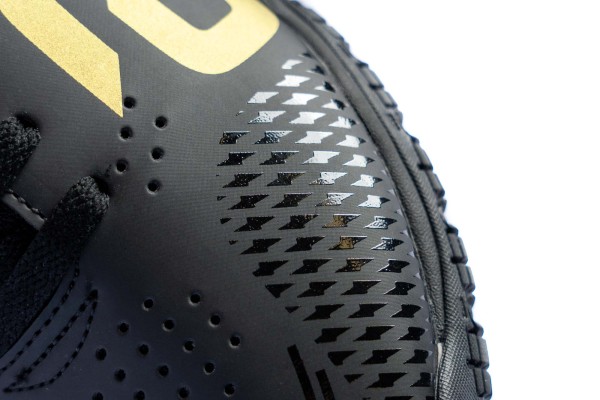 andro-Schuh-Cross-Step-Pro-schwarz-gold-08-detail-350-021-020-2000x2000px